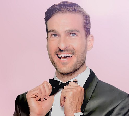 Michael Kelly tux less exposed